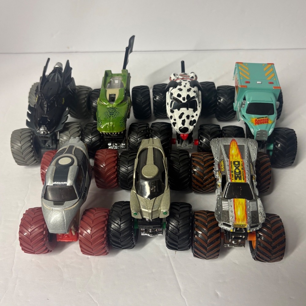 Monster Jam 1:64 Die-Cast Trucks Max-D Dalmatian Alien Invasion Iron Man Batman